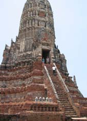 One of the un-ruined pagodas